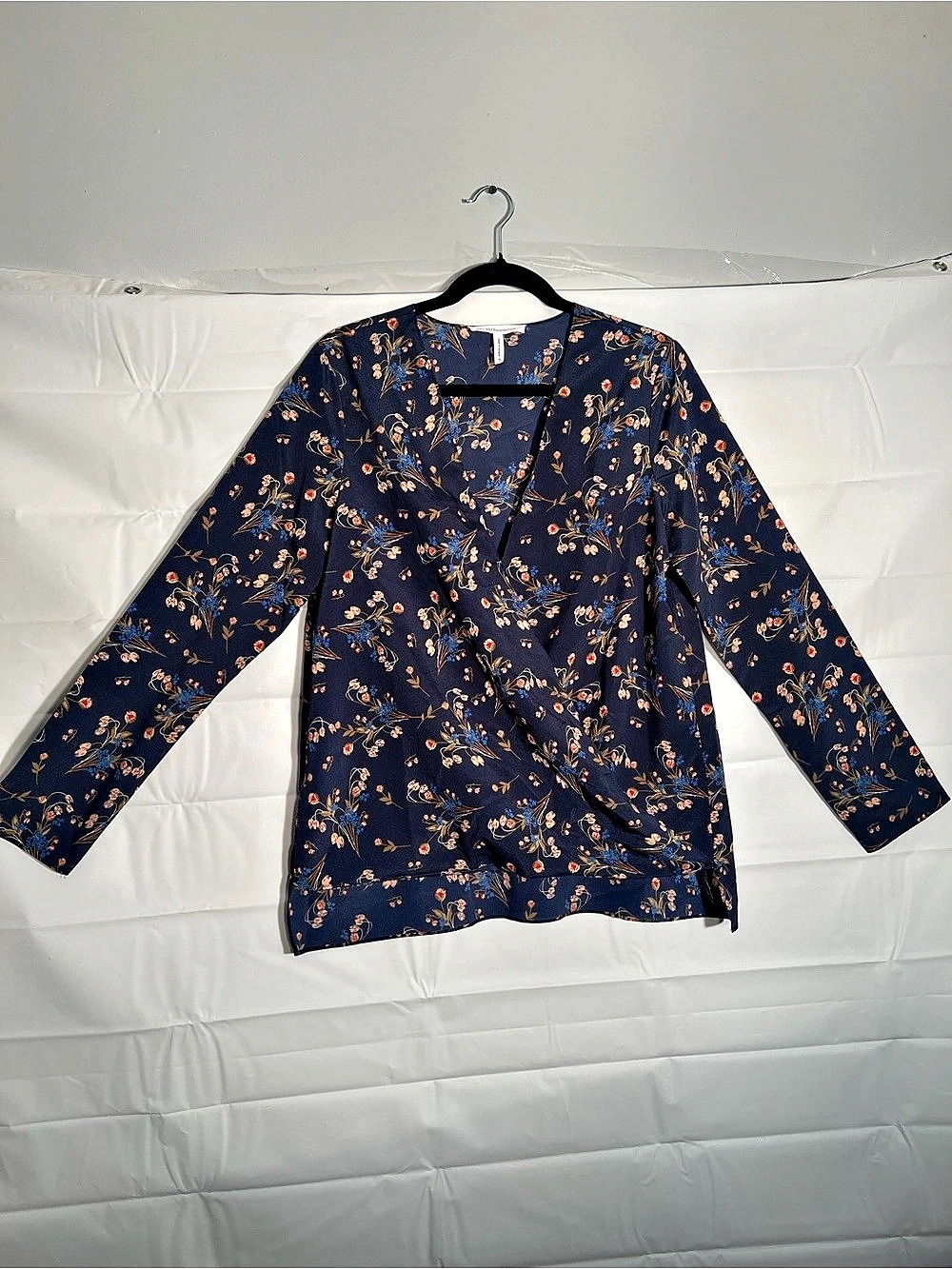 BCBG Generation Floral Wrap Blouse Size M Navy Long Sleeve V-Neck